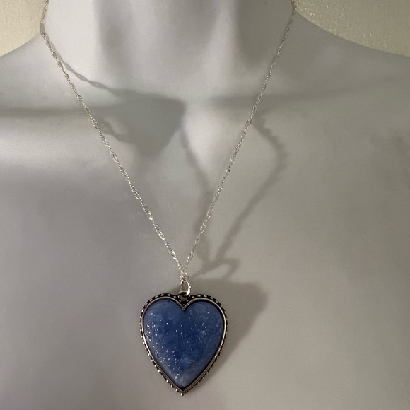 GORGEOUS BLUE ACRYLIC HEART PENDANT with Silver chain - Picture 1 of 7